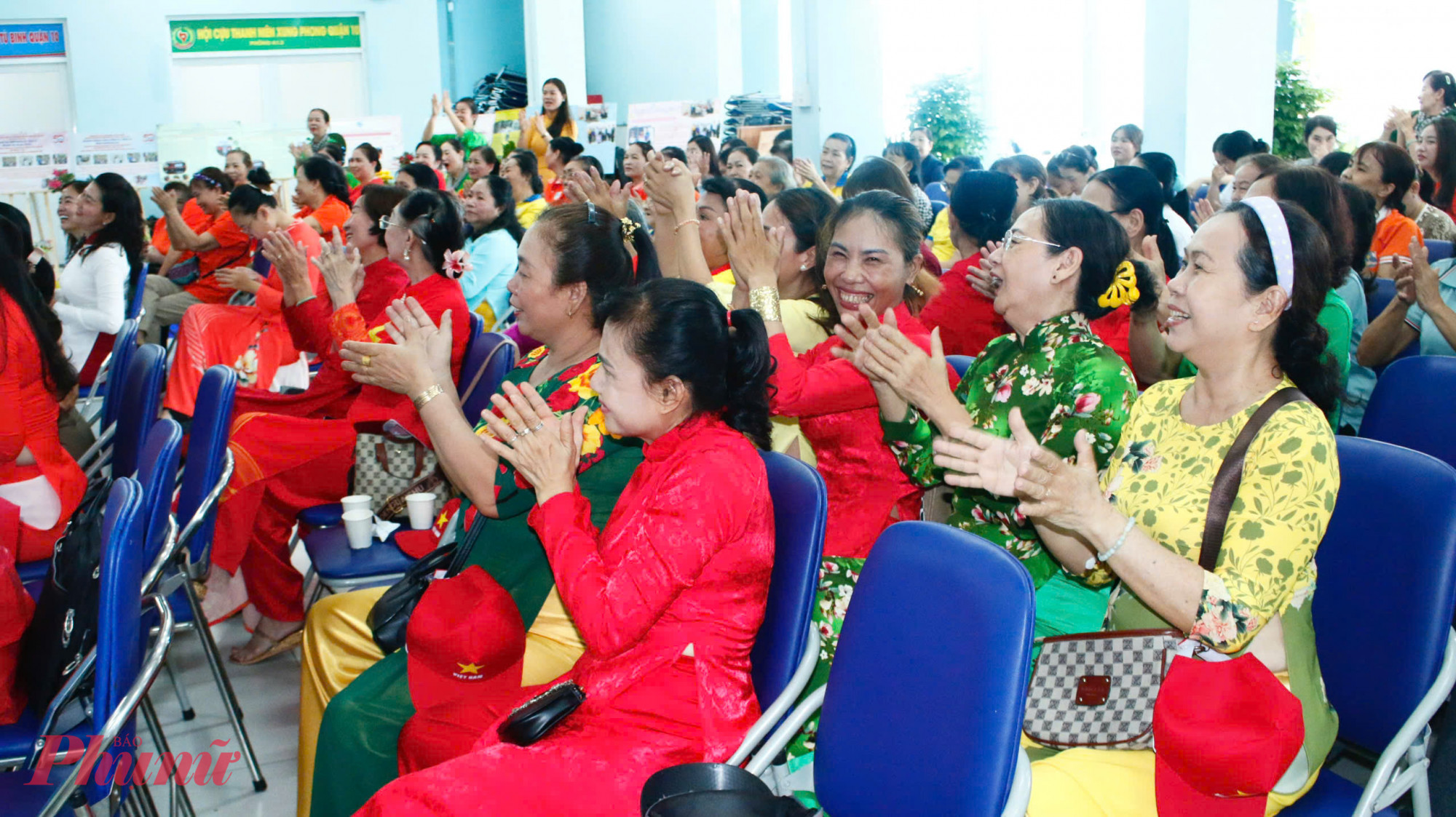 Cán bộ, hội viên phụ nữ hòa chung không khí sôi động tại chương trình