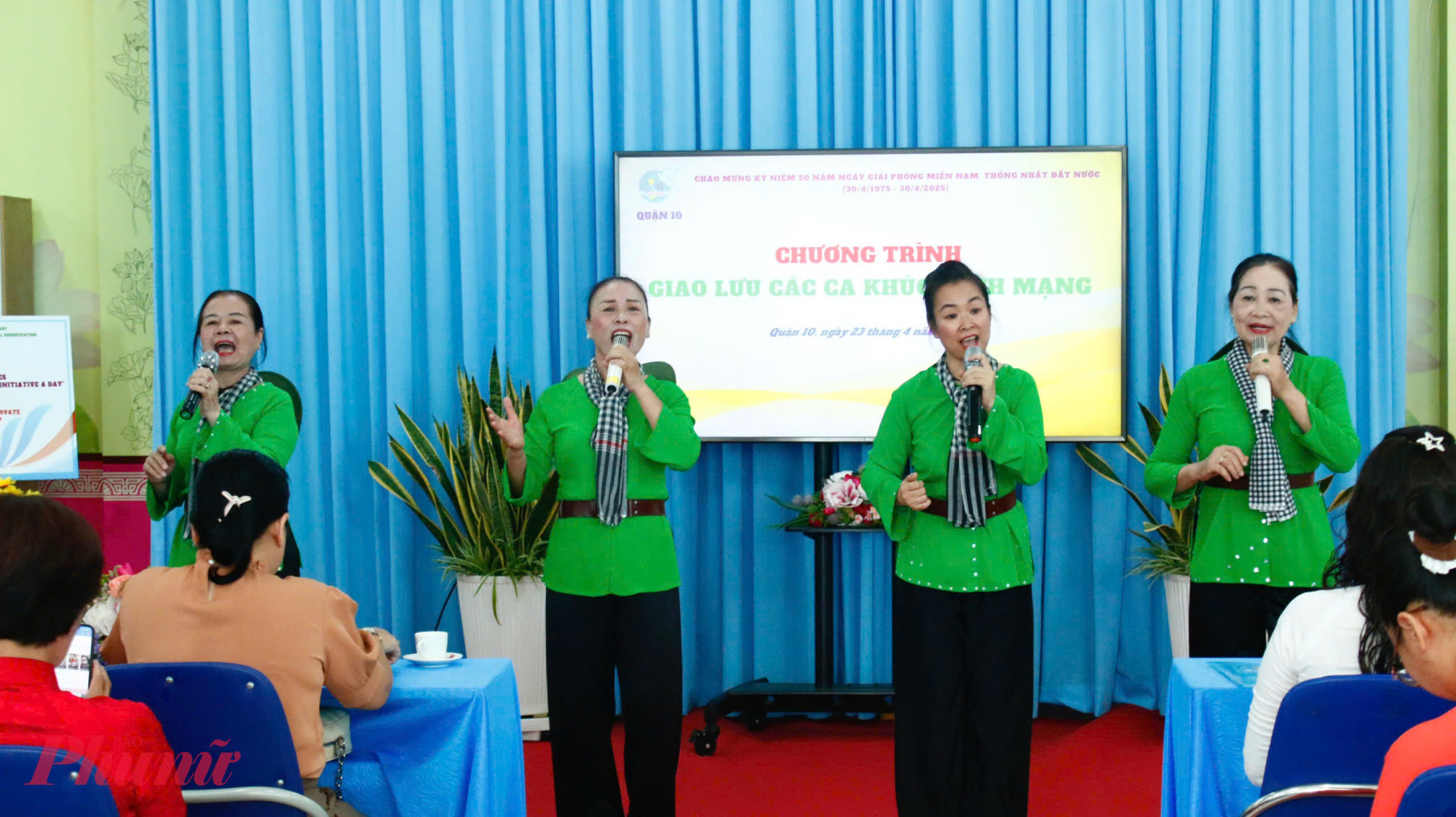 Tinh thần đoàn kết, yêu nước được truyền tải mạnh mẽ qua từng tiết mục biểu diễn