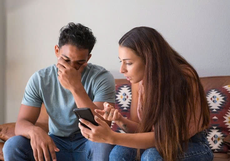 Chi tiêu không hợp lý khiến vợ chồng nảy sinh mâu thuẫn - Ảnh: Freepik