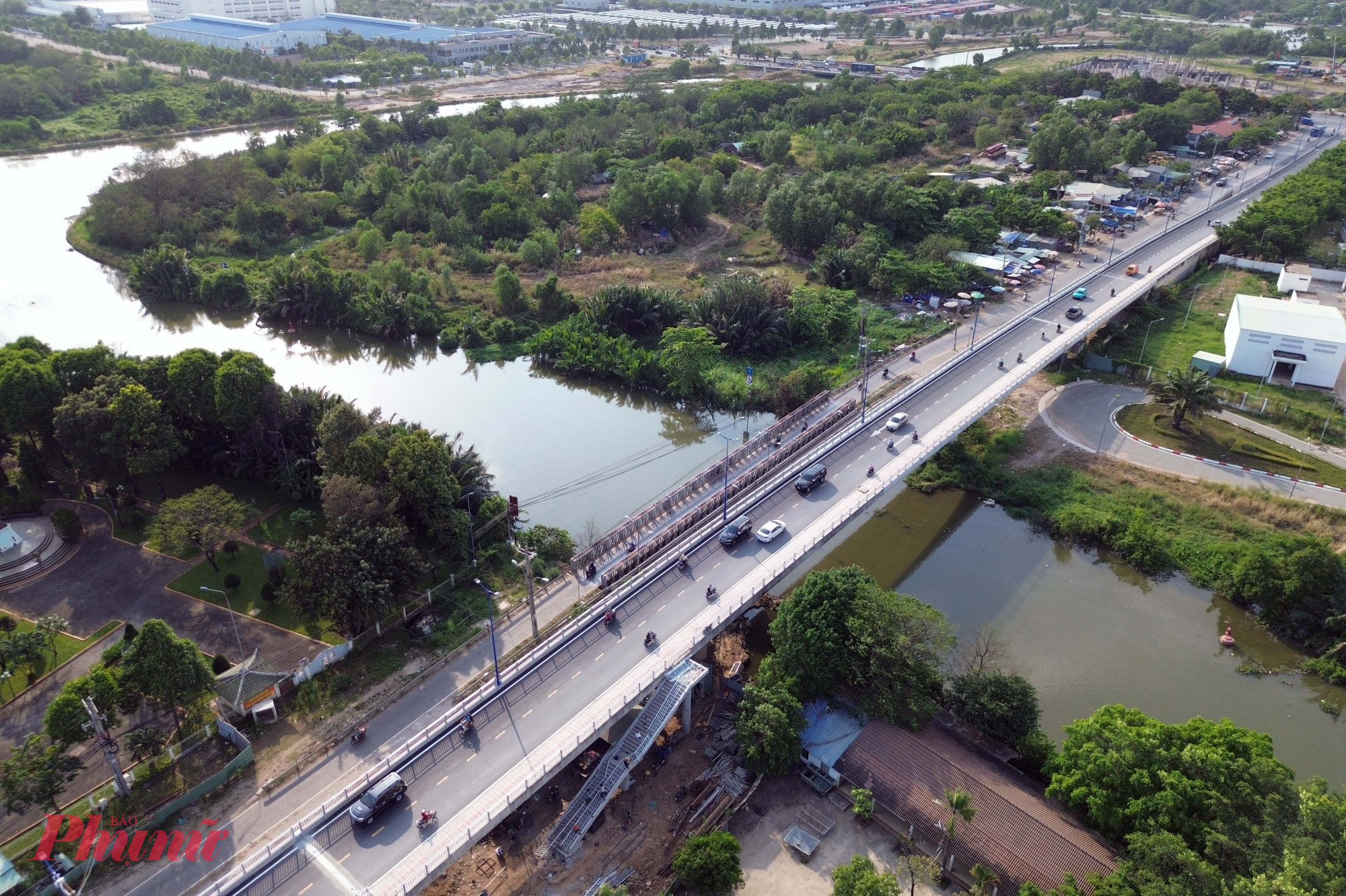 các công trình trọng điểm của TPHCM và các công trình không nằm trên trục đường chính phục vẫn được phép tồn tại rào chắn và tổ chức thi công.
