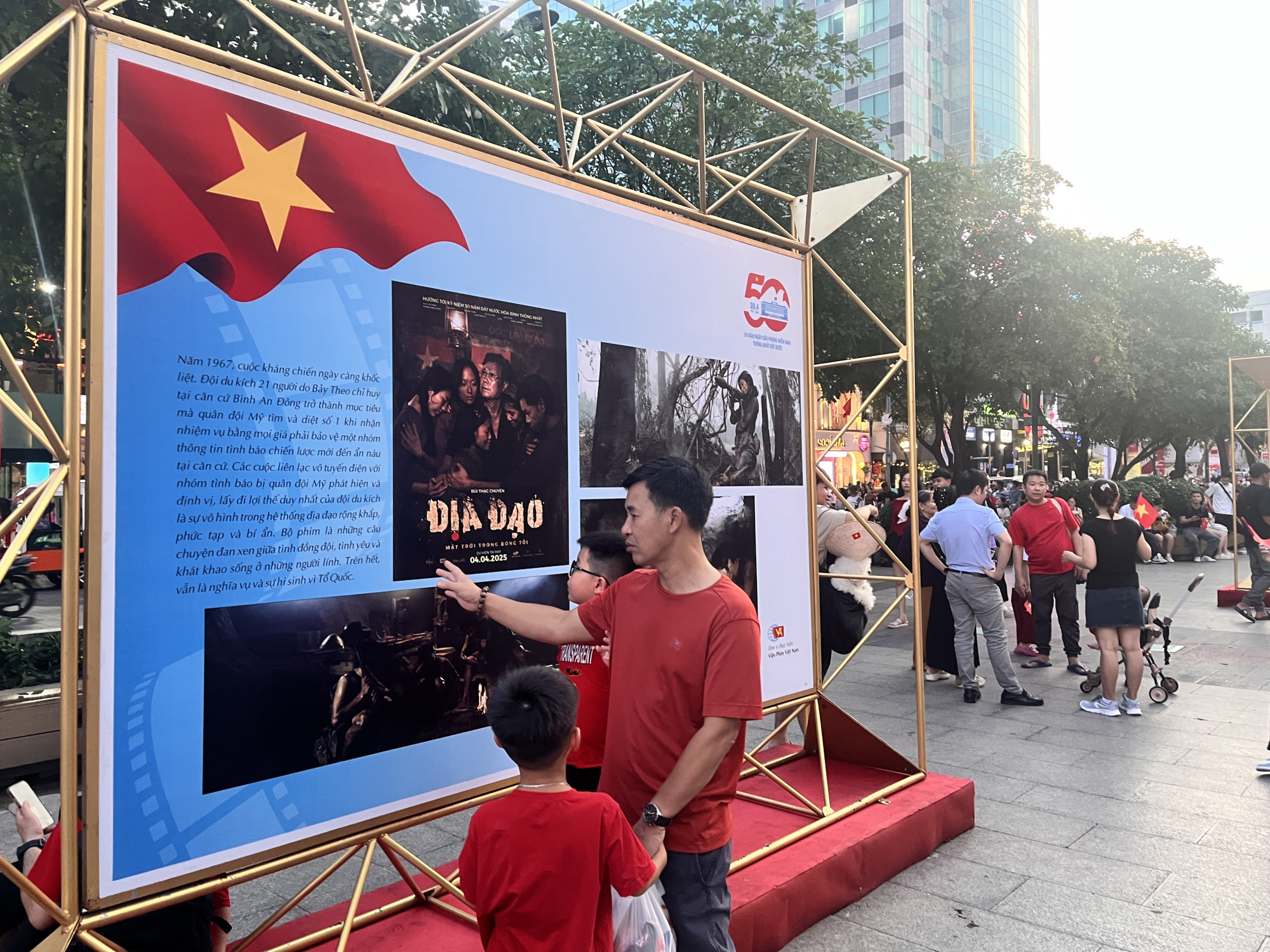 Địa đạo : Mặt trời trong bóng tối là phim mới nhất về đề tài chiến tranh góp mặt trong triển lãm ảnh này