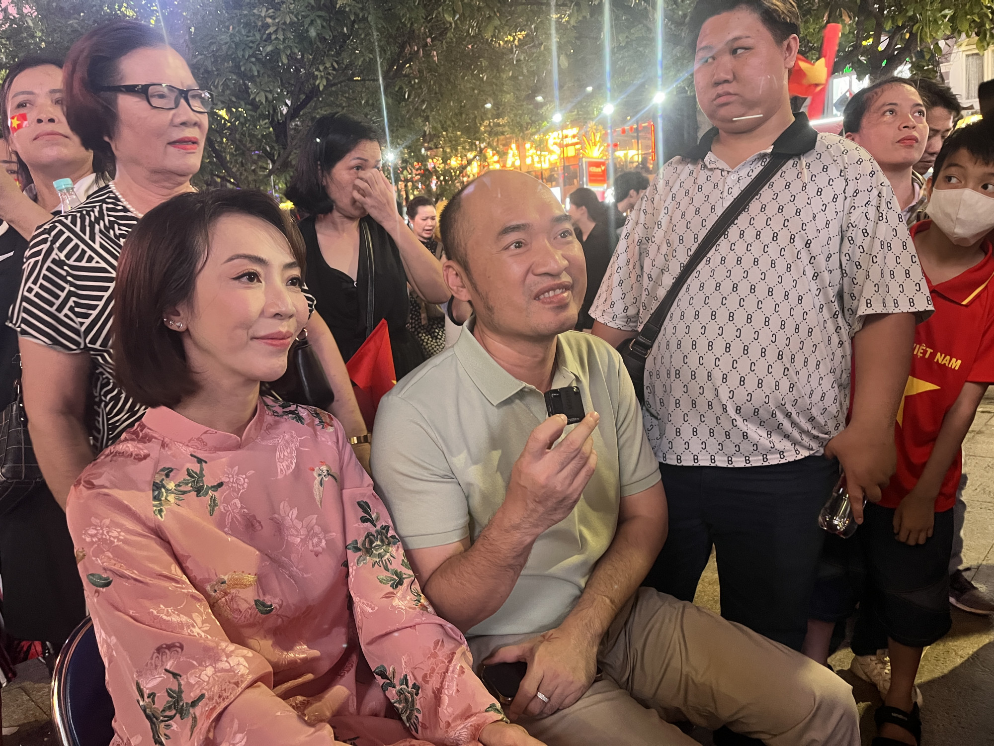 Vợ chồng diễn viên Tiến Luật - Thu Trang là nghệ sĩ khách mời có mặt sớm nhất 