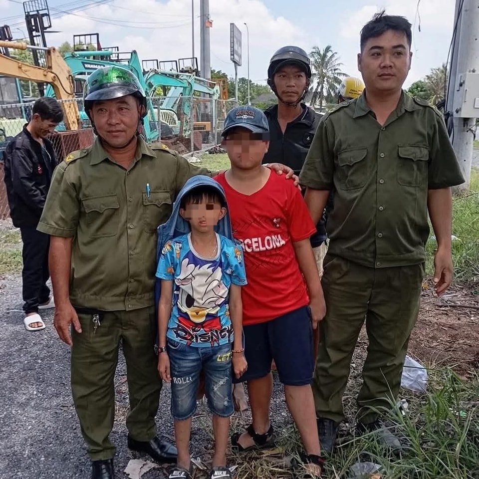Hai bé trai được tìm thấy. Ảnh: A.X.
