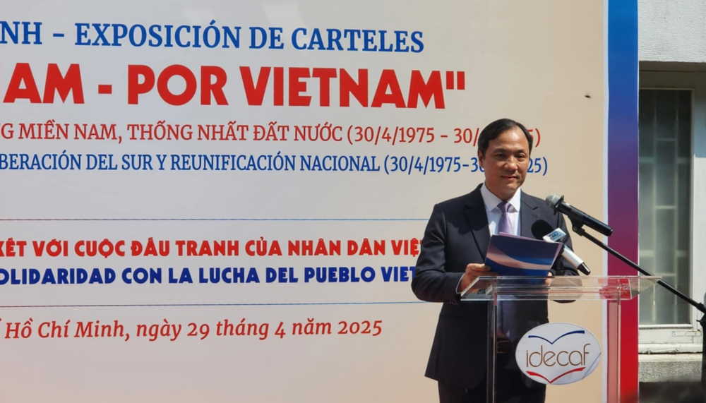 Ông Hoàng Trung Dũng - Tổng biên tập Tạp chí Cộng sản - phát biểu tại lễ khai mạc