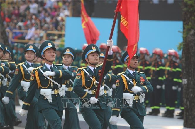Khối Sĩ quan Phòng không - Không quân diễu qua Lễ đài.