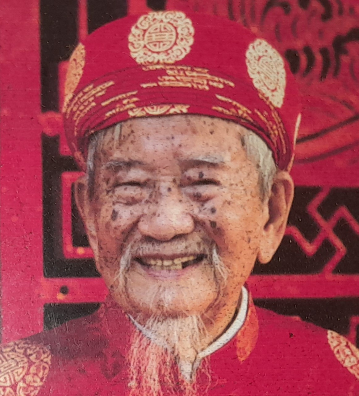 Cụ Nguyễn Đình Tư vinh dự, tự hào được tham dự đại lễ 30/4 - Ảnh: VH