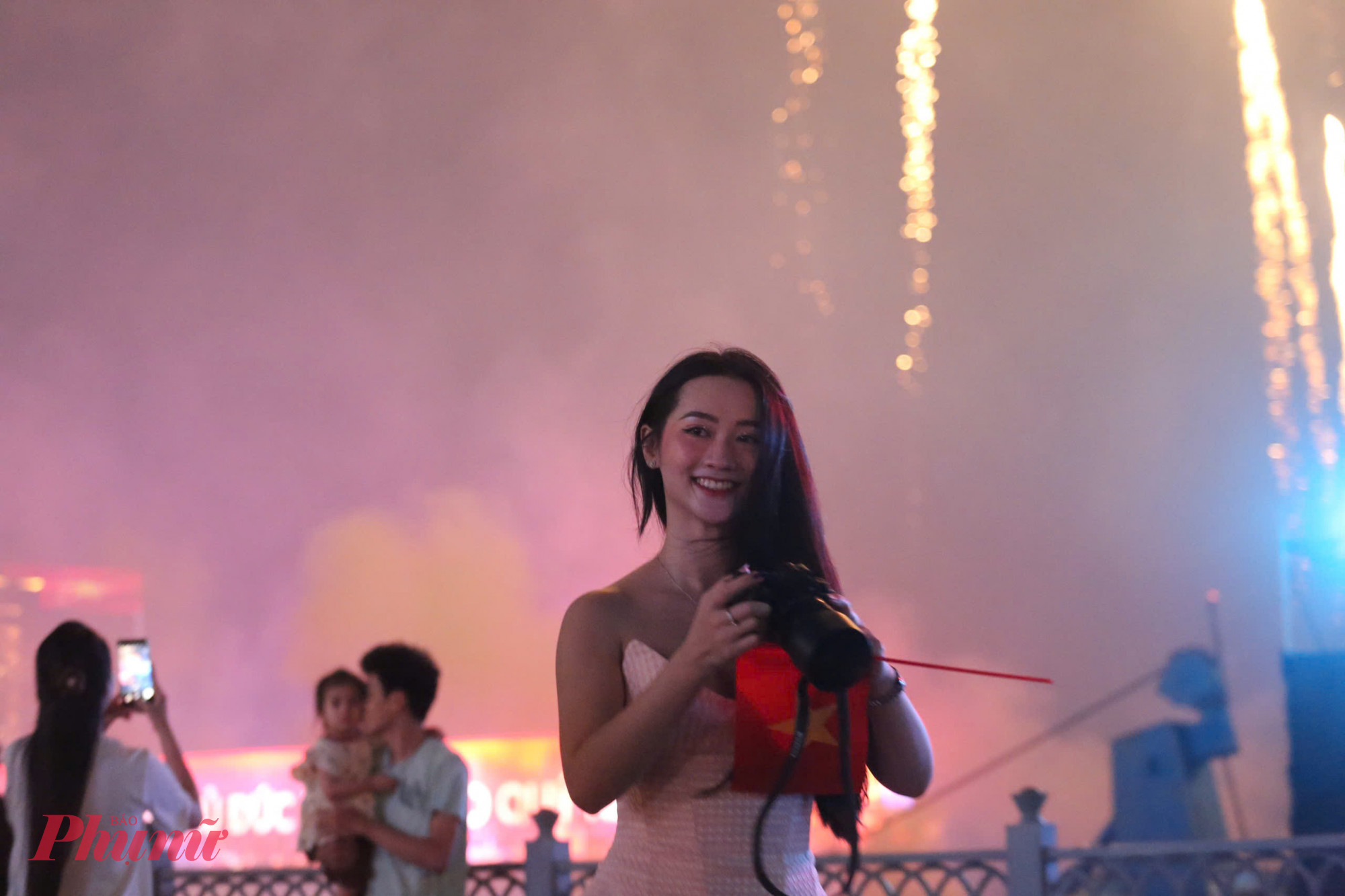 Chị Thu Hoài (TP Thủ Đức, TPHCM) cho biết sau khi mãn nhãn với màn diễu binh sáng nay, anh đã tranh thủ thời gian để tiếp tục hoà mình vào các hoạt động đặc sắc diễn ra vào buổi tối.