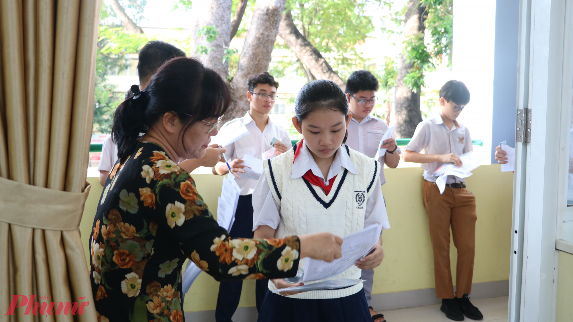 Thí sinh tham gia kỳ thi vào lớp Mười, năm học 2024 - 2025 của Trường Phổ thông Năng khiếu - Ảnh: Nguyễn Loan