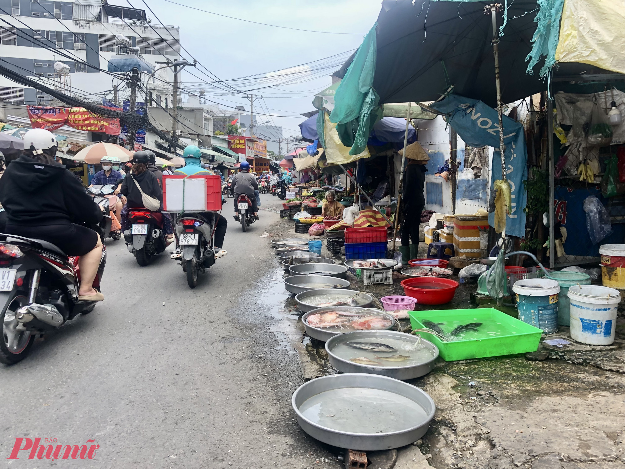 Tại các chợ tại khu vực đông công nhân như quận Bình Tân, lượng khách cũng vắng