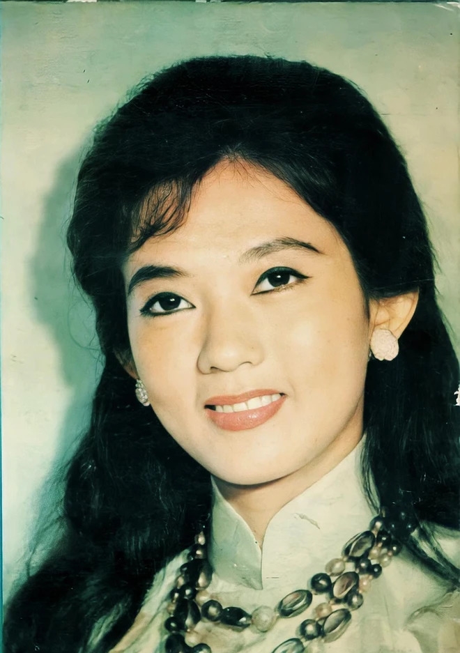ét đẹp sang trọng, quý phái và đậm chất Á Đông của bà luôn khiến những người mộ điệu phải trầm trồ khen ngợi.