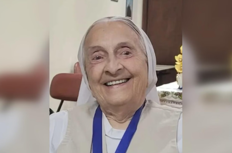 Nữ tu người Brazil Inah Canabarro Lucas qua đời vào ngày 30 tháng 4 ở tuổi 116. ẢNH: CHỤP MÀN HÌNH TỪ CATHOLICTV/INSTAGRAM