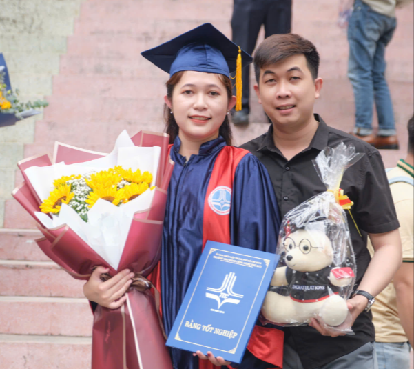 Câu chuyện tình yêu: Có vợ nhờ một lần bình luận trên mạng Ngày chị tốt nghiệp cũng là ngày anh chính thức ngỏ lời cầu hôn (ảnh do nhân vật cung cấp)