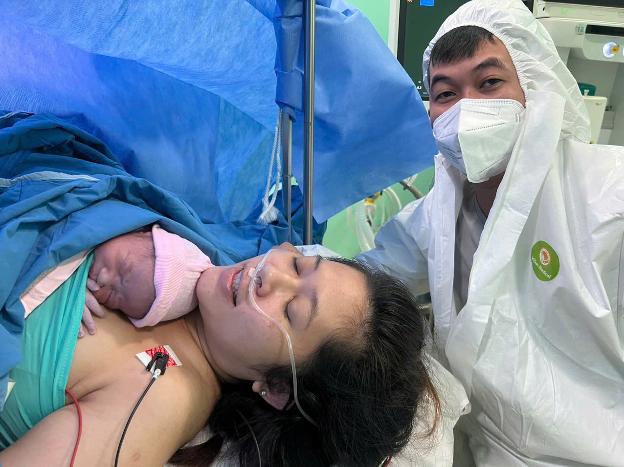 Câu chuyện tình yêu: Có vợ nhờ một lần bình luận trên mạng Khoảnh khắc thiêng liêng đón con gái đầu lòng chào đời của vợ chồng chị Trinh (ảnh do nhân vật cung cấp)