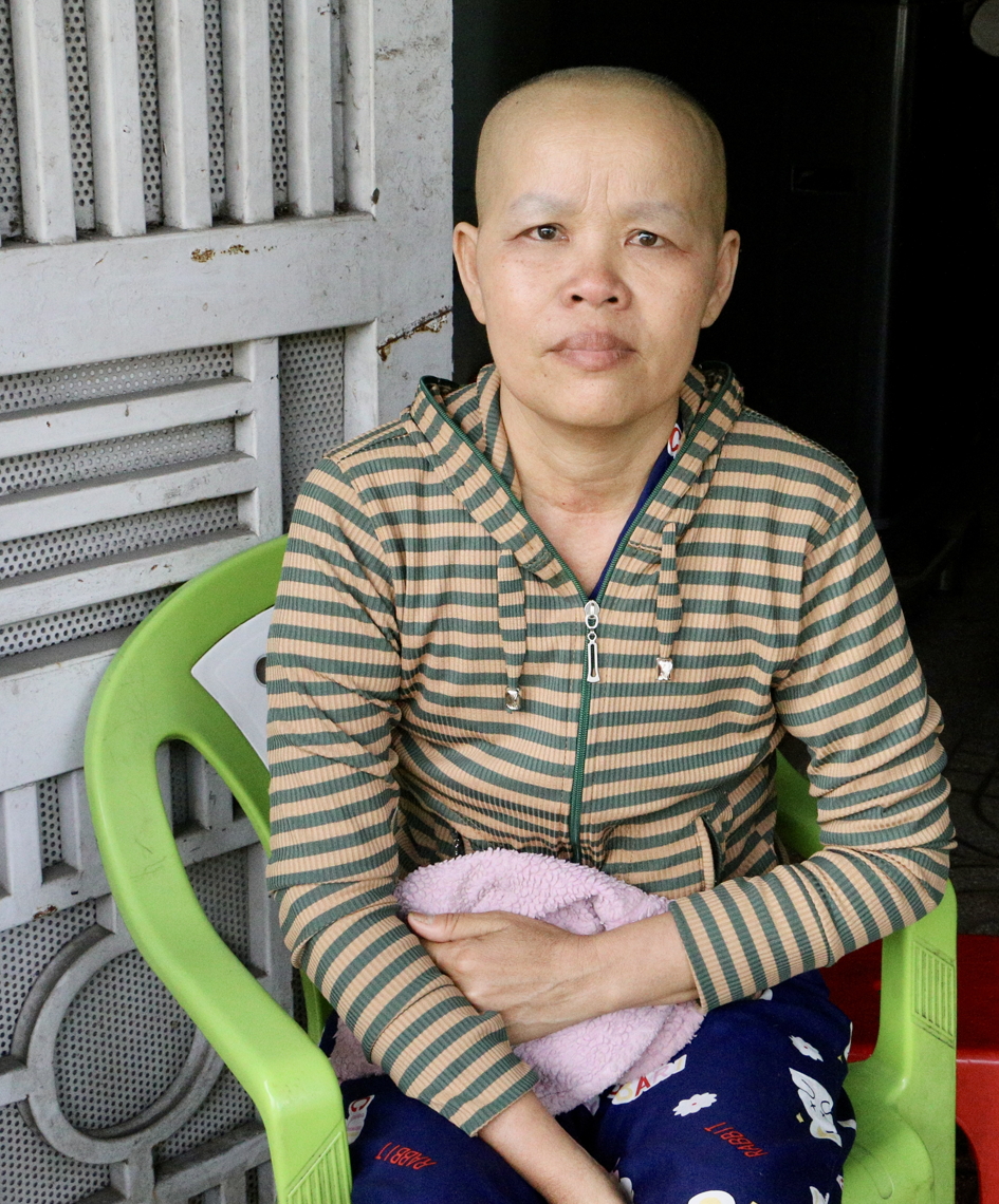 Chị Nguyễn Thị Hòa rất mong sớm khỏe lại để trở về với con