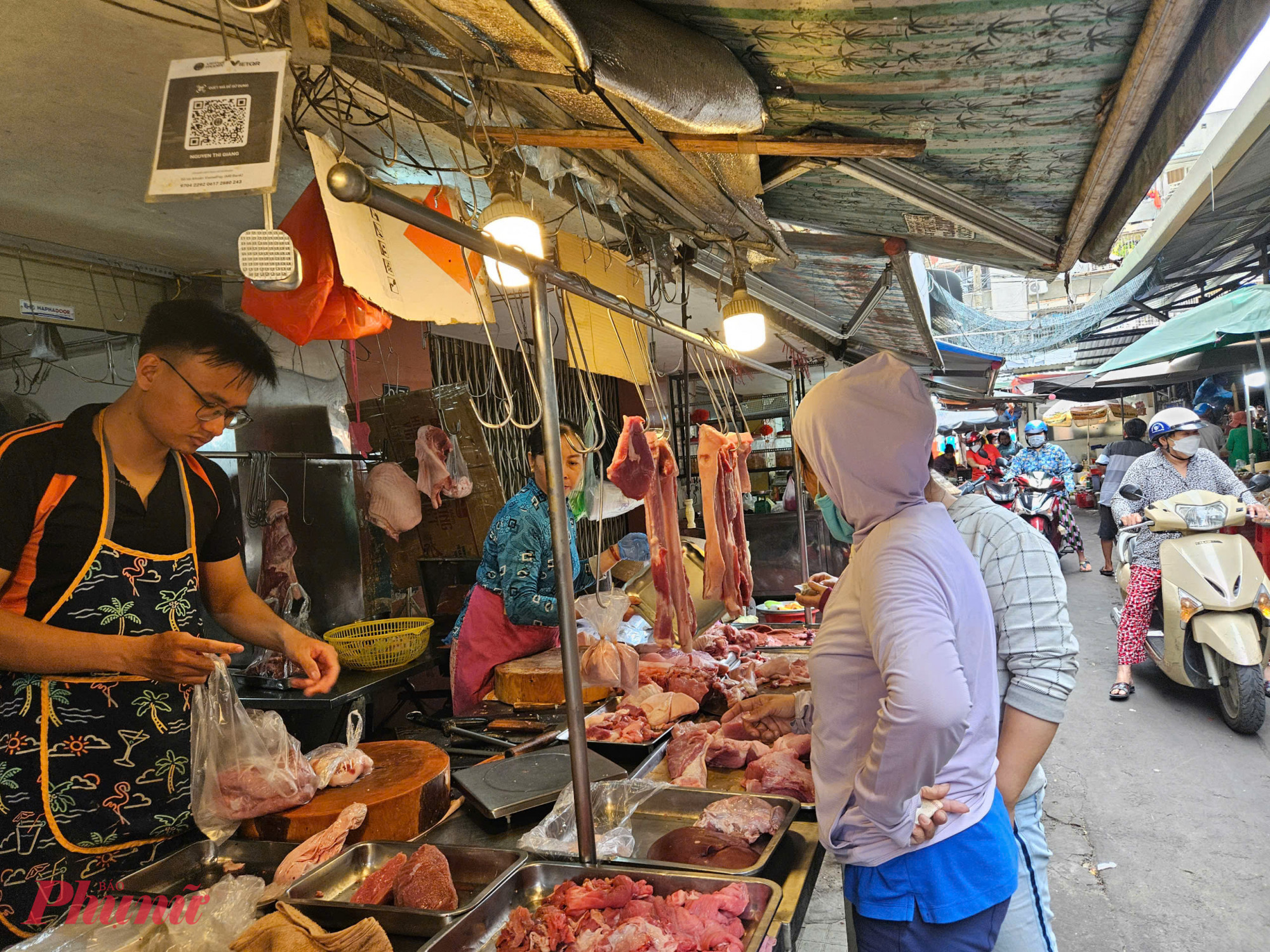 Tại chợ Thanh Đa (quận Bình Thạnh, TPHCM), số lượng sạp nghỉ kinh doanh dịp lễ này đến 40%. Nguyên nhân là do các tiểu thương dự đoán số khách mua sẽ không nhiều nên tranh thủ nghỉ ngơi.