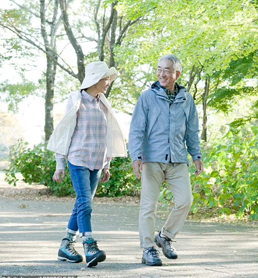 Những thay đổi đơn giản trong chế độ ăn uống, tập thể dục và giấc ngủ có thể giúp giảm tuổi sinh học của con người — Ảnh: Getty Images