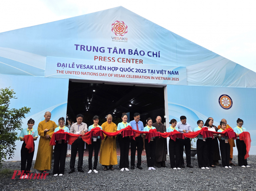 Chính thức khai trương trung tâm báo chí phục vụ các phóng viên báo đài trong và ngoài nước tác nghiệp tại đại lễ.