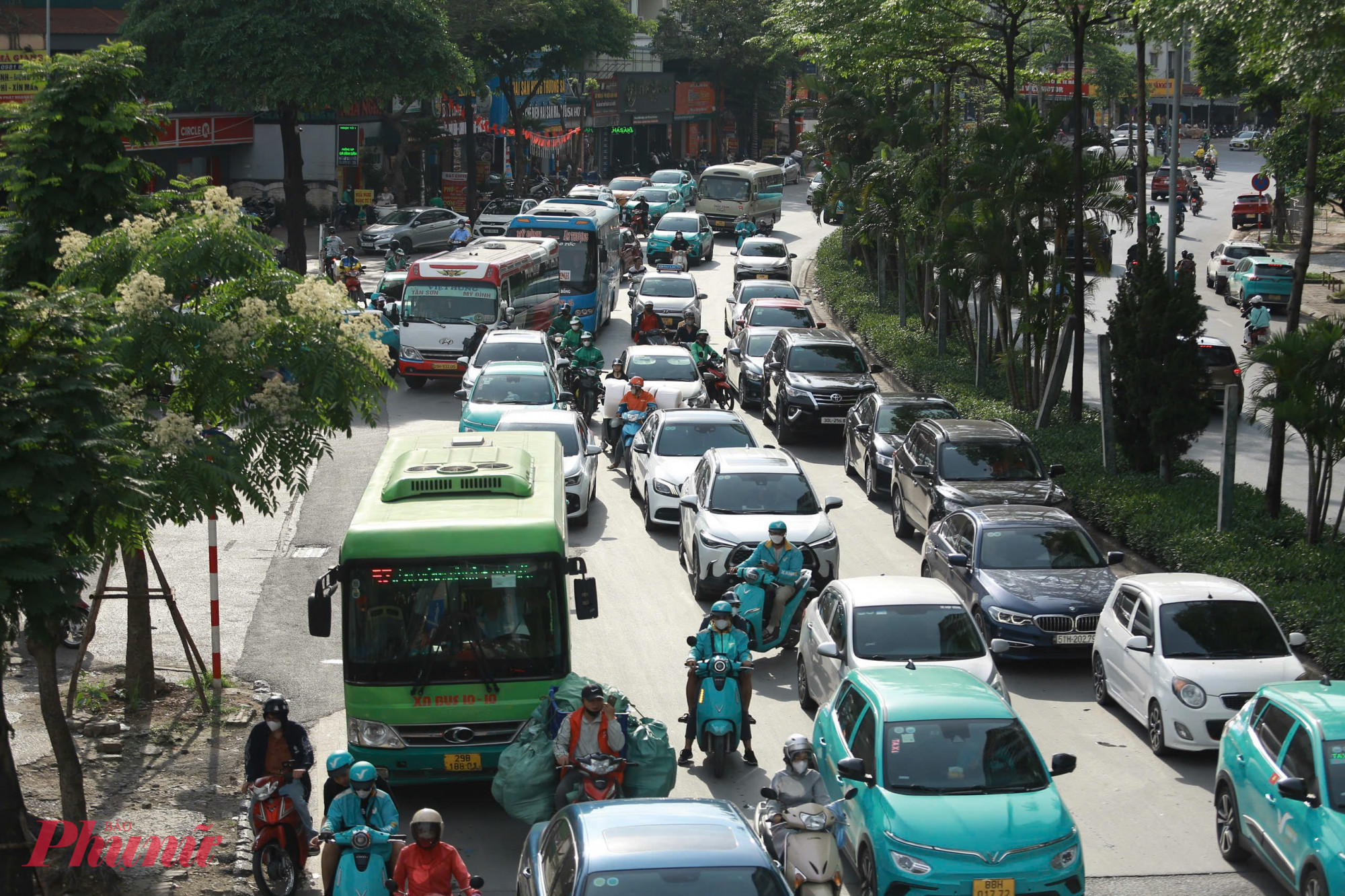 Các tuyến đường trung tâm cũng đã nhộn nhịp hơn hẳn so với những ngày nghỉ lễ.