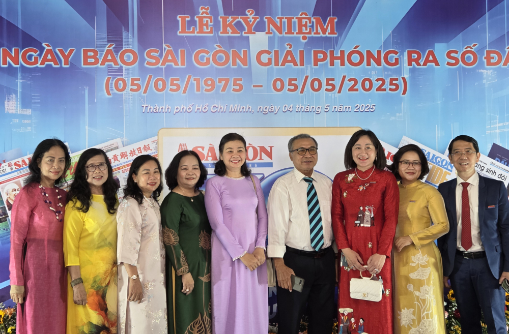 Nhiều nguyên lãnh đạo, cá nhân gắn bó với SGGP chung vui tại lễ kỷ niệm.