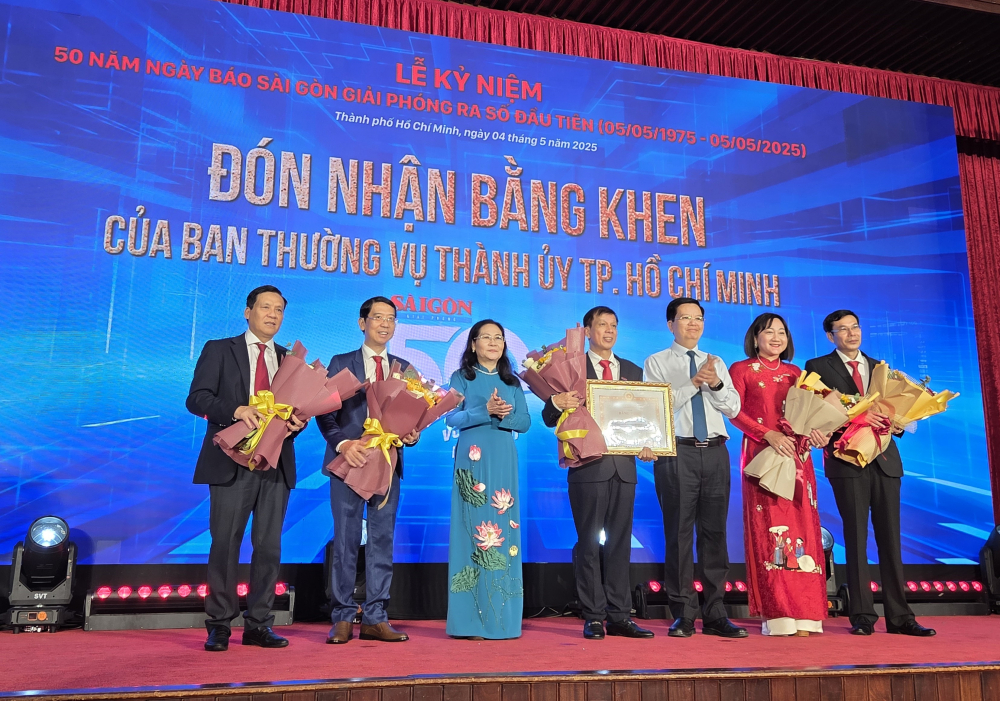 Ban Thường vụ Thành ủy TPHCM trao tặng Bằng khen đến tập thể Báo SGGP