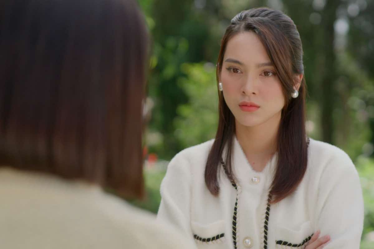 Dù nhân  vật  được  diễn  viên  Quỳnh  Lương  thể  hiện  rất  tốt, nhưng  vẫn  không  cứuu được  sự  phi  lý  trong  kịch  bảnn
