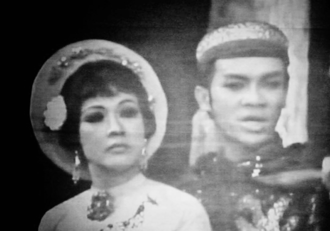 Tiếng trống Mê Linh (*) còn ngân mãi NSƯT Thanh Nga và NSƯT Thanh Sang trong vở Tiếng trống Mê Linh. Ảnh: Tư liệu