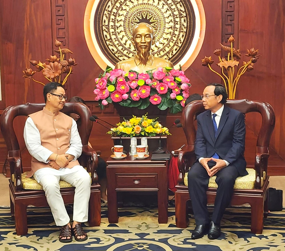 Bí thư Thành ủy TPHCM Nguyễn Văn Nên trò chuyện cùng Bộ trưởng Các vấn đề Nghị viện và Dân tộc Thiểu số của Ấn Độ Kiren Rijiju 