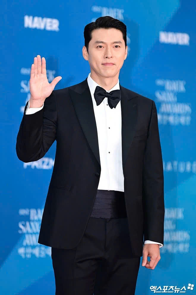 Nam tài tử Hyun Bin khoe vẻ điển trai với vest đen