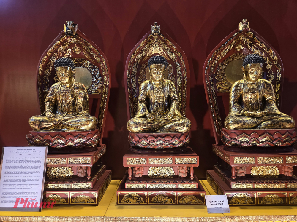 Bộ tượng Tam thế