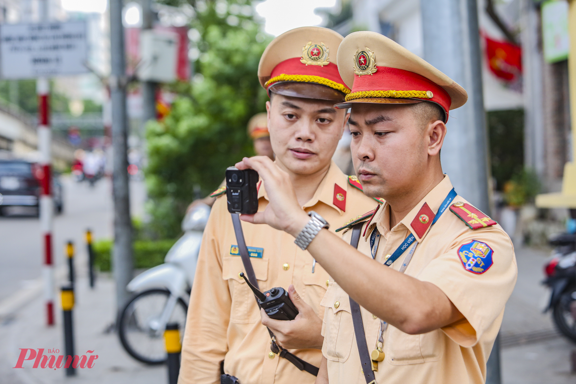  Thời gian tới, lực lượng CSGT sẽ tiếp tục mở rộng việc ghi hình, xử lý và áp dụng hình thức phạt nguội trên toàn địa bàn thành phố, đặc biệt tập trung vào các khung giờ cao điểm và các tuyến phố đông dân cư nhằm lập lại trật tự, an toàn giao thông, hướng tới một Thủ đô văn minh, hiện đại.