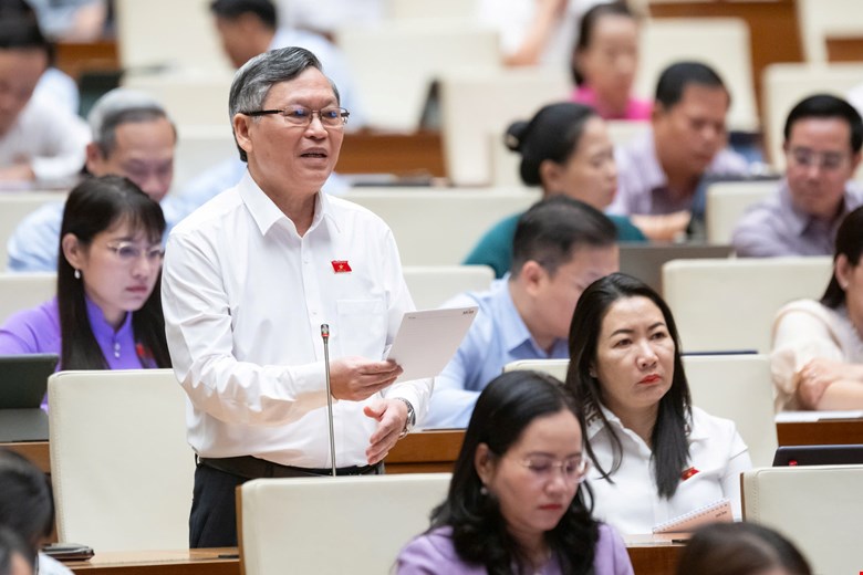 ĐBQH Tô Văn Tám (đoàn Kon Tum) - ảnh: Media Quốc hội
