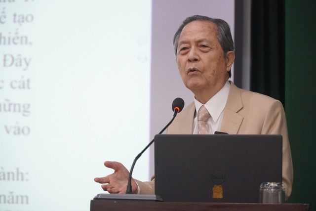 GS Đặng Lương Mô chia sẻ tại hội thảo Đào tạo nguồn nhân lực phục vụ ngành công nghiệp bán dẫn tại các trường cao đẳng vào tháng 8-2024