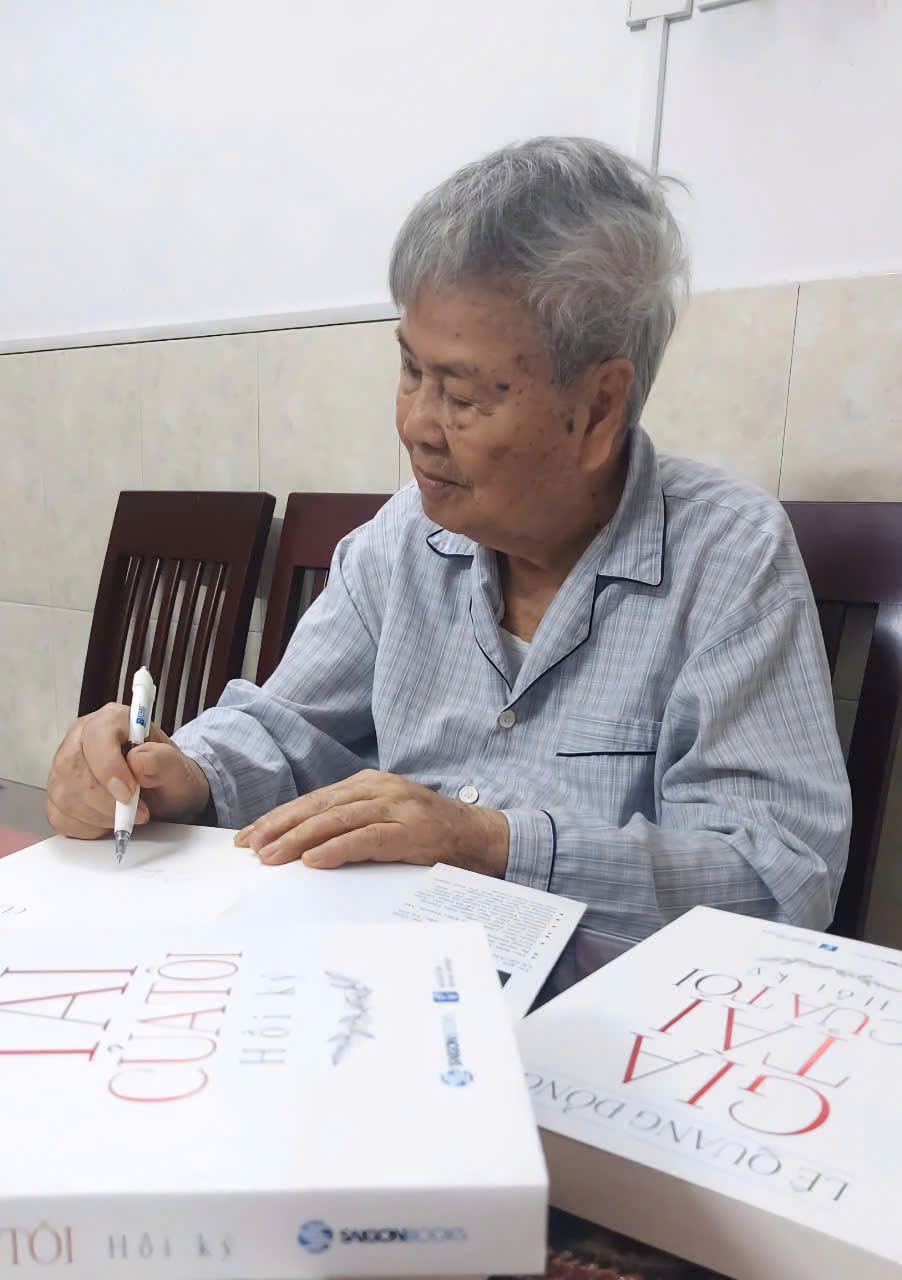 Ba - người thầy đặc biệt của tôi Cha tác giả ký tặng sách