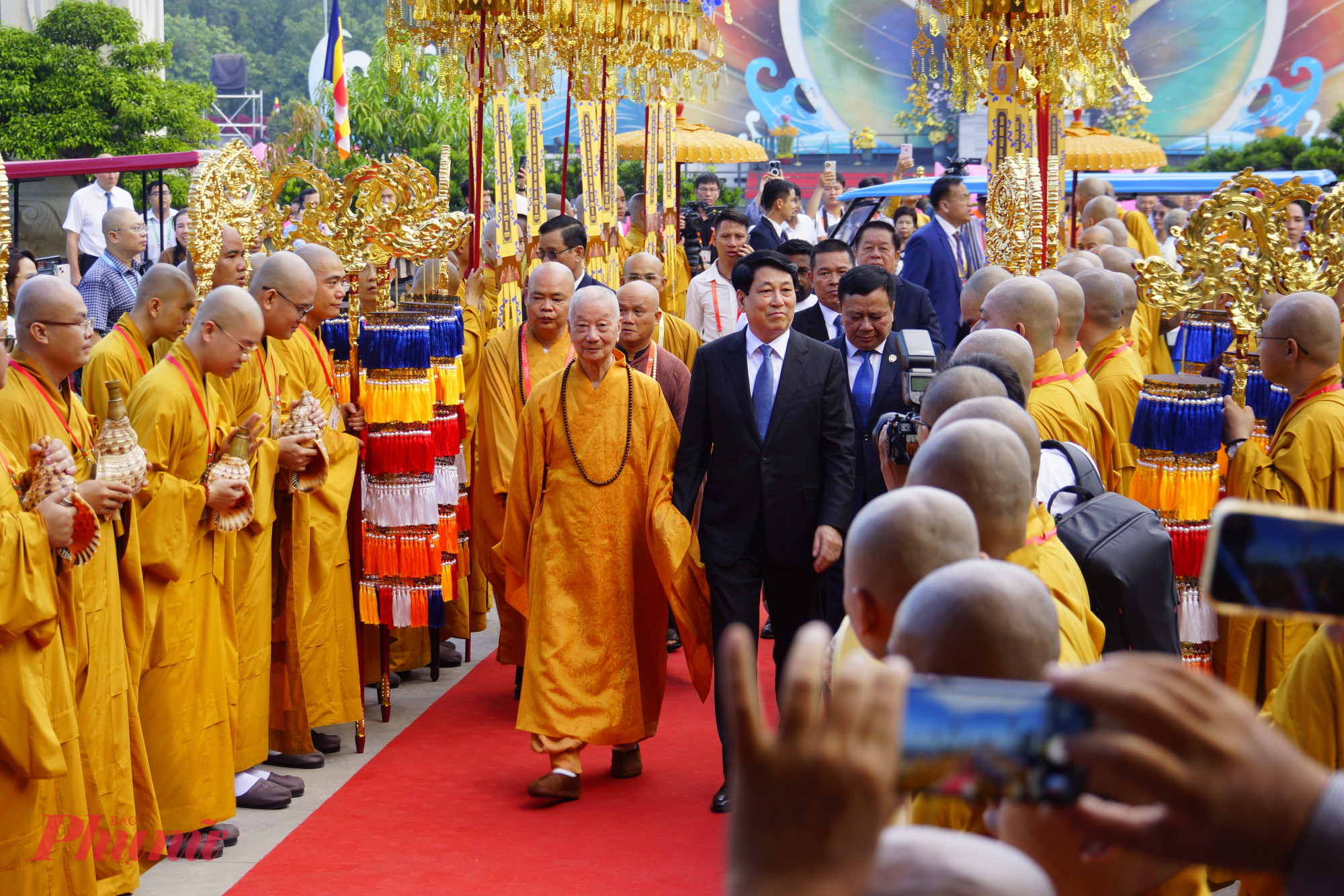 Chủ tịch nước Lương Cường đến tham gia Đại lễ Vesak 