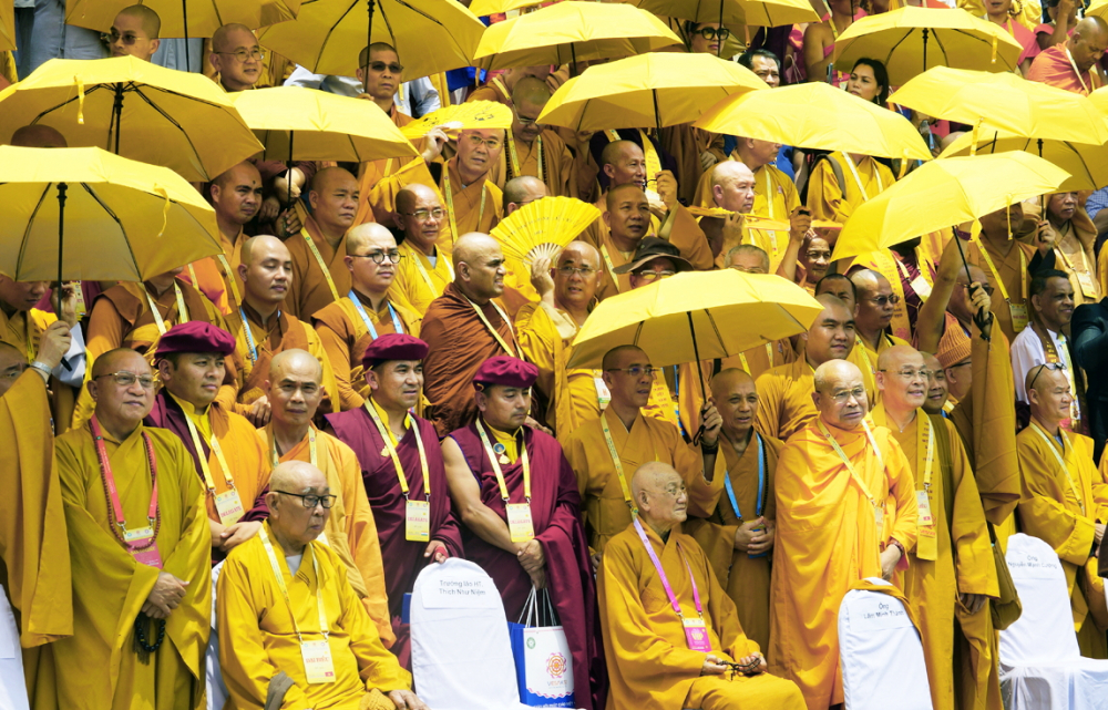 Các đại biểu trong nước và quốc tế cùng tham dự Đại lễ Vesak Liên hiệp quốc 2025 - ẢNH: PHÙNG HUY