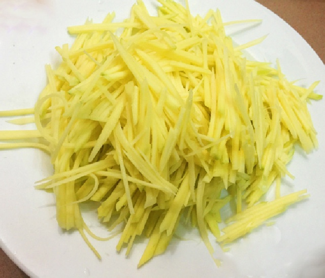 Những sợi xoài vàng ươm, nhìn thôi đã thấy ngon