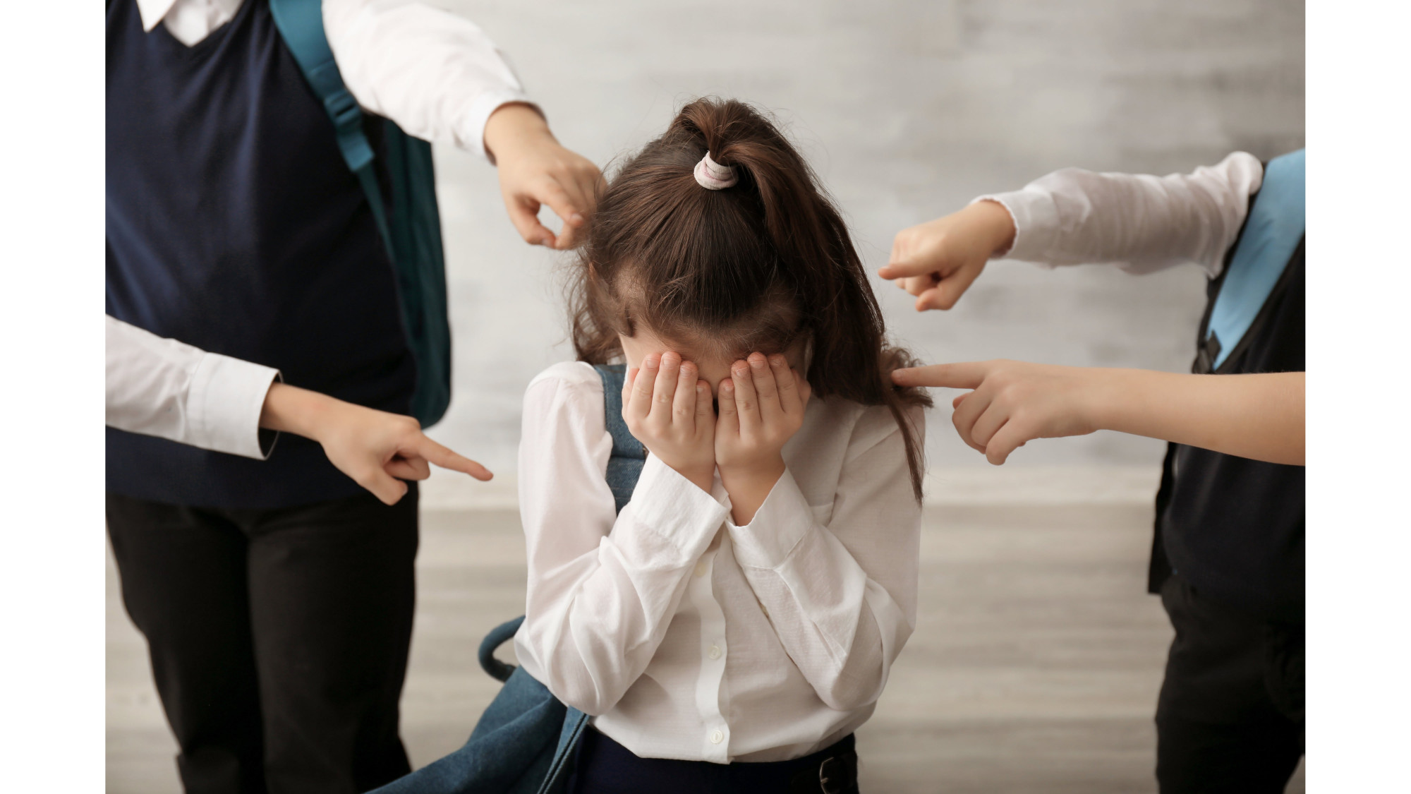 Ranh giới những lời bông đùa, cợt nhả và tổn thương người khác rất mong manh. Ảnh Shutterstock