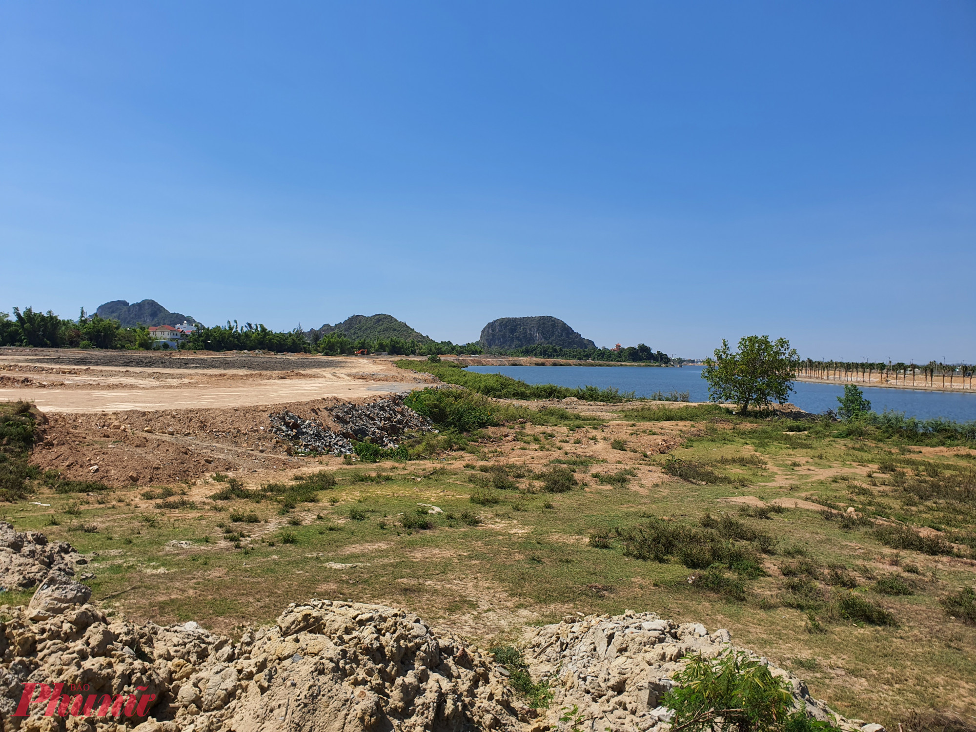 Dự án san nền làm khu đô thị ven sông Cổ Cò