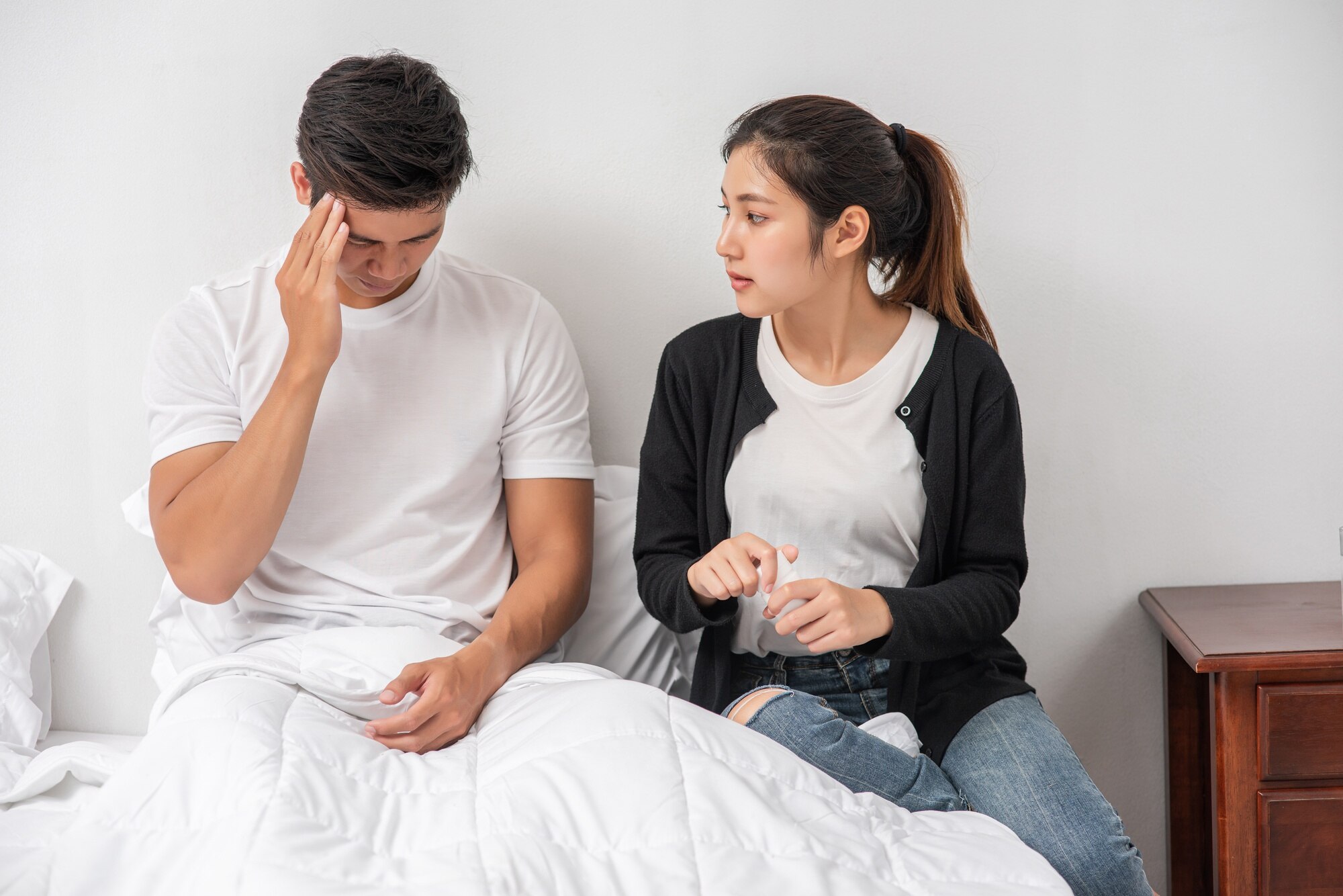 Giữa hai người không hề có kẻ thứ ba xen vào nhưng sao con đường đồng hành cùng nhau lại gập ghềnh đến thế (ảnh Freepik)