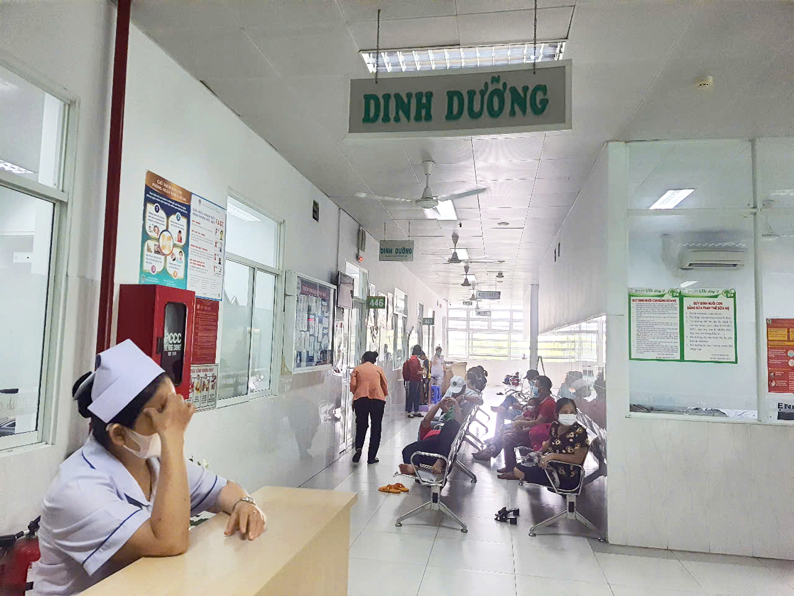 Khoa Dinh dưỡng, Bệnh viện Nhi Đồng 2 đã thăm khám, điều trị cho nhiều trẻ nghiện trà sữa, bánh ngọt bị thừa cân, béo phì, rối loạn chuyển hóa - ẢNH: P.A. 