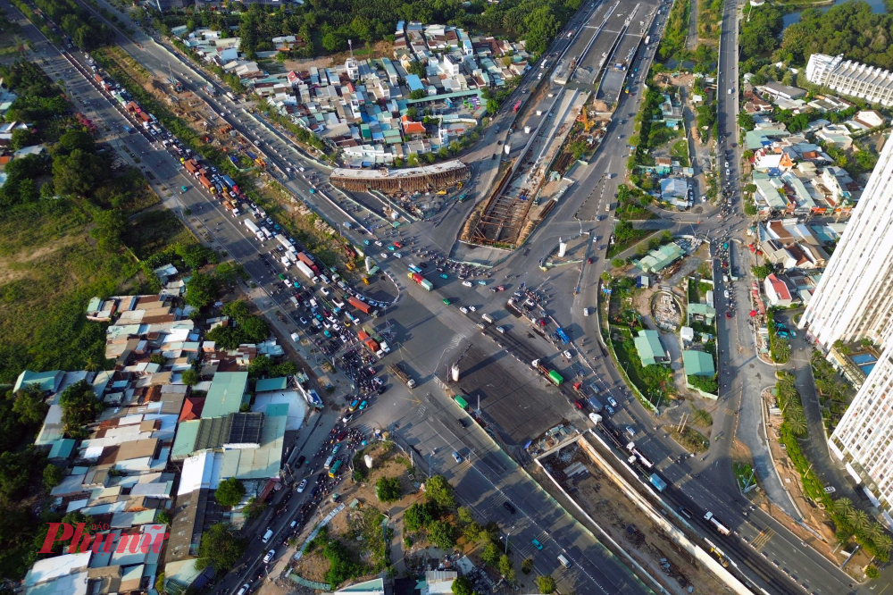 Dự án nút giao An Phú (TP Thủ Đức) do Ban Quản lý Dự án Đầu tư Xây dựng các Công trình Giao thông TPHCM (Ban Giao thông) làm chủ đầu tư, được khởi công từ cuối năm 2022. Đây là một trong những công trình trọng điểm của TPHCM, với tổng mức đầu tư hơn 3.400 tỉ đồng - Ảnh: Vũ Quyền