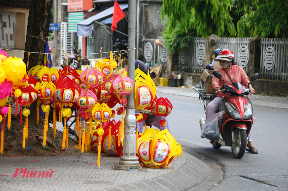 Nhiều khách hàng cho biết, loại lồng đèn này bền gia đình chó thể cất giữ nhiều năm mà không bị úa màu