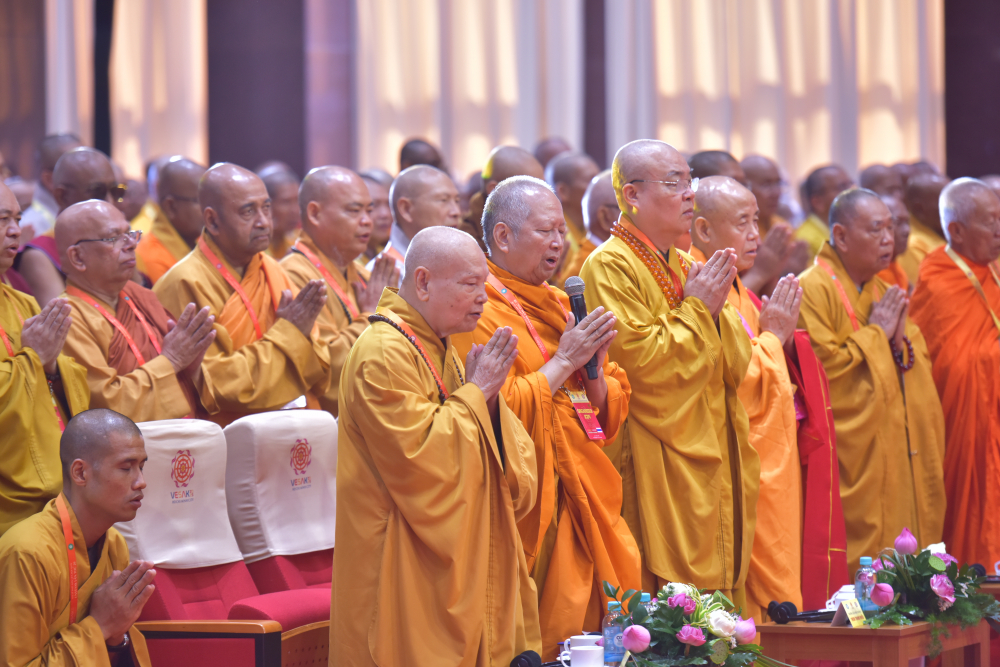 Sau Việt Nam, Trung Quốc đăng cai Đại lễ Vesak Liên hợp quốc 2026 Tham dự bế mạc, có: lãnh đạo các Giáo hội, các tổ chức Phật giáo thế giới, các hệ phái, truyền thống Phật giáoTrưởng lão Hòa thượng Thích Thiện Nhơn, Phó Pháp chủ Hội đồng Chứng minh, Chủ tịch Hội đồng Trị sự, Chủ tịch Ủy ban Tổ chức Quốc gia Đại lễ Vesak LHQ 2025, Hòa thượng GS.TS Phra Brahmapundit, Chủ tịch Ủy ban Tổ chức Quốc tế Đại lễ Vesak Liên Hiệp Quốc (ICDV); cùng lãnh đạo các giáo phái, tổ chu chư vị Tăng thống, Tăng vương, Chủ tịch, lãnh đạo các Giáo hội Tăng già, tổ chức Phật giáo; các tổ chức Phật giáo thế giới; các hệ phái, truyền thống Phật giáo đến từ 85 quốc gia và vùng lãnh thổ; chư vị giáo phẩm Hội đồng Chứng minh, Hội đồng Trị sự GHPGVN.