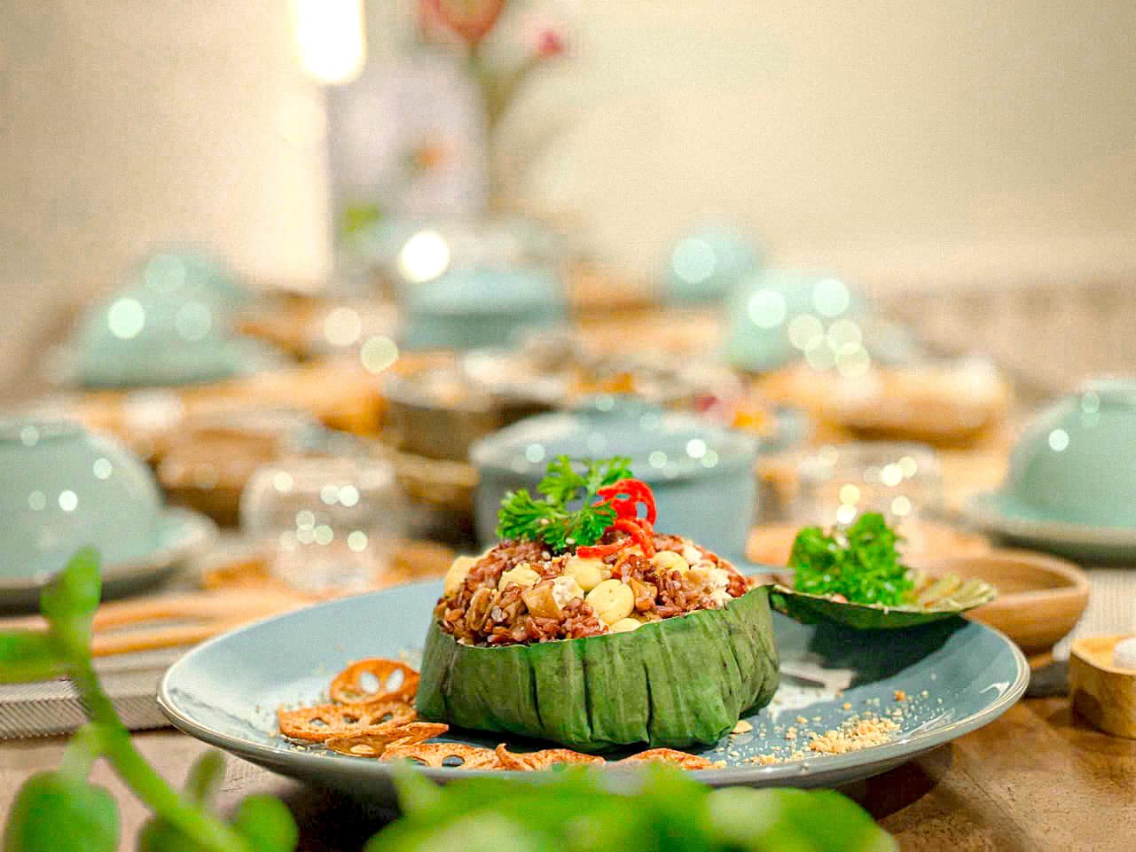 Nhà Hàng Chay Karuna Veggie tọa lạc tại số 366–368 Đường 3 Tháng 2, Phường 12, Quận 10, TP.HCM . Không gian được thiết kế hiện đại, sạch sẽ, kết hợp hài hòa với cây xanh và ánh sáng tự nhiên, mang đến cảm giác thư thái giữa lòng thành phố.