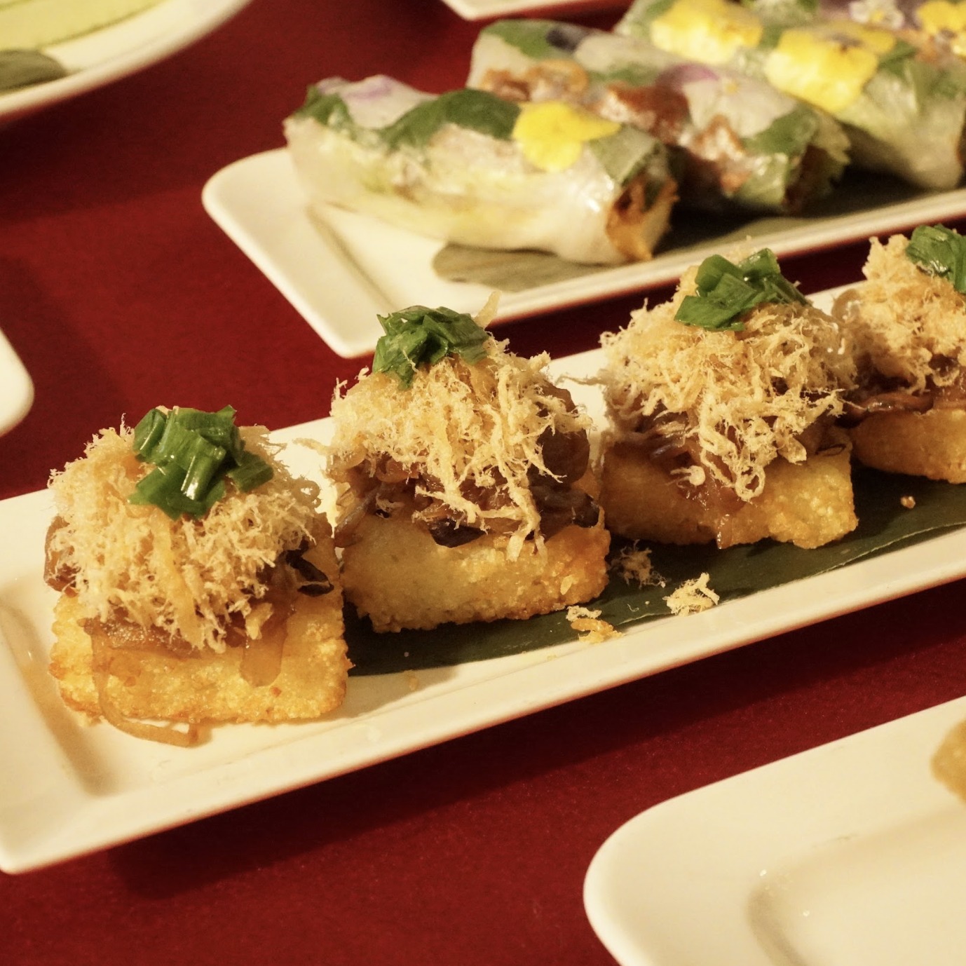 Món gợi ý: bánh khọt chay giòn rụm và cà ri Thái đậm đà. Giá trung bình: 80.000 – 120.000đ/người. Mở cửa từ 9:00 – 21:00.