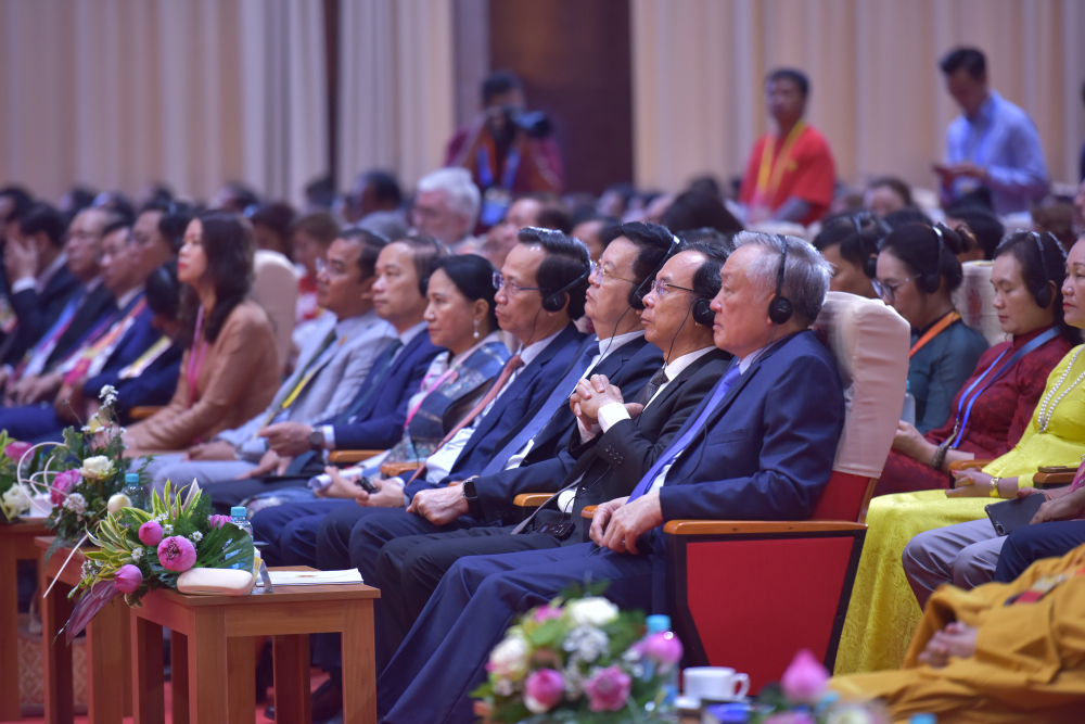 Sau Việt Nam, Trung Quốc đăng cai Đại lễ Vesak Liên hợp quốc 2026 Đại diện lãnh đạo Đảng, Nhà nước tham dự có ông Nguyễn Hòa Bình, Phó Thủ tướng Thường trực Chính phủ; ông Nguyễn Văn Nên, Bí thư Thành ủy TP.HCM; ông Mai Văn Chính, Phó Thủ tướng Chính phủ; ông Đào Ngọc Dung, Bộ trưởng Bộ Dân tộc và Tôn giáo cùng quý vị lãnh đạo, nguyên lãnh đạo Đảng, Nhà nước, các bộ, ban, ngành.