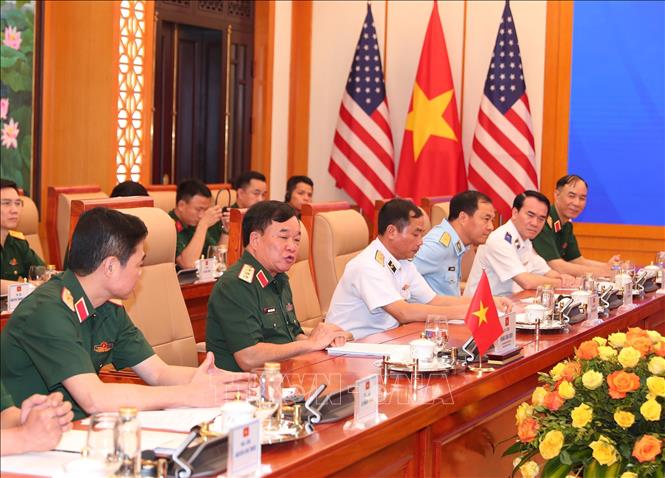 Hợp tác khắc phục hậu quả chiến tranh tiếp tục là điểm sáng trong quan hệ Việt - Mỹ Thượng tướng, Thứ trưởng Bộ Quốc phòng Hoàng Xuân Chiến và các đại biểu Việt Nam tại buổi đối thoại. Ảnh: Trọng Đức/TTXVN