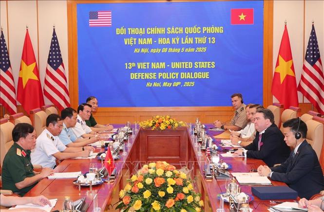 Hợp tác khắc phục hậu quả chiến tranh tiếp tục là điểm sáng trong quan hệ Việt - Mỹ Thượng tướng Hoàng Xuân Chiến và Quyền Trợ lý Bộ trưởng Quốc phòng Hoa Kỳ John Noh chủ trì buổi đối thoại. Ảnh: Trọng Đức/TTXVN