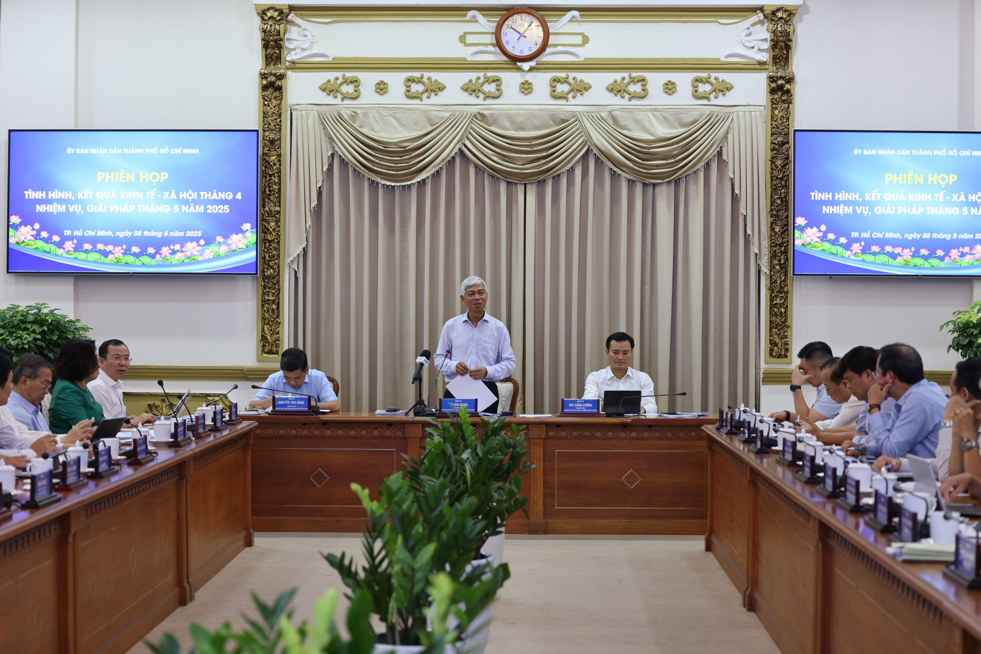 Sáng 8/5, UBND TPHCM tổ chức cuộc họp về tình hình, kết quả kinh tế - xã hội tháng 4 và đưa ra nhiệm vụ, giải pháp trọng tâm tháng 5/2025 - Ảnh: TTBC TPHCM