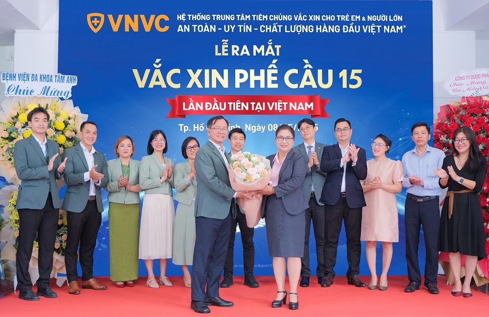 Lễ công bố ra mắt và triển khai tiêm vắc xin phế cầu 15 tại Hệ thống tiêm chủng VNVC diễn ra sáng 8/5 - Ảnh: Mộc Thảo